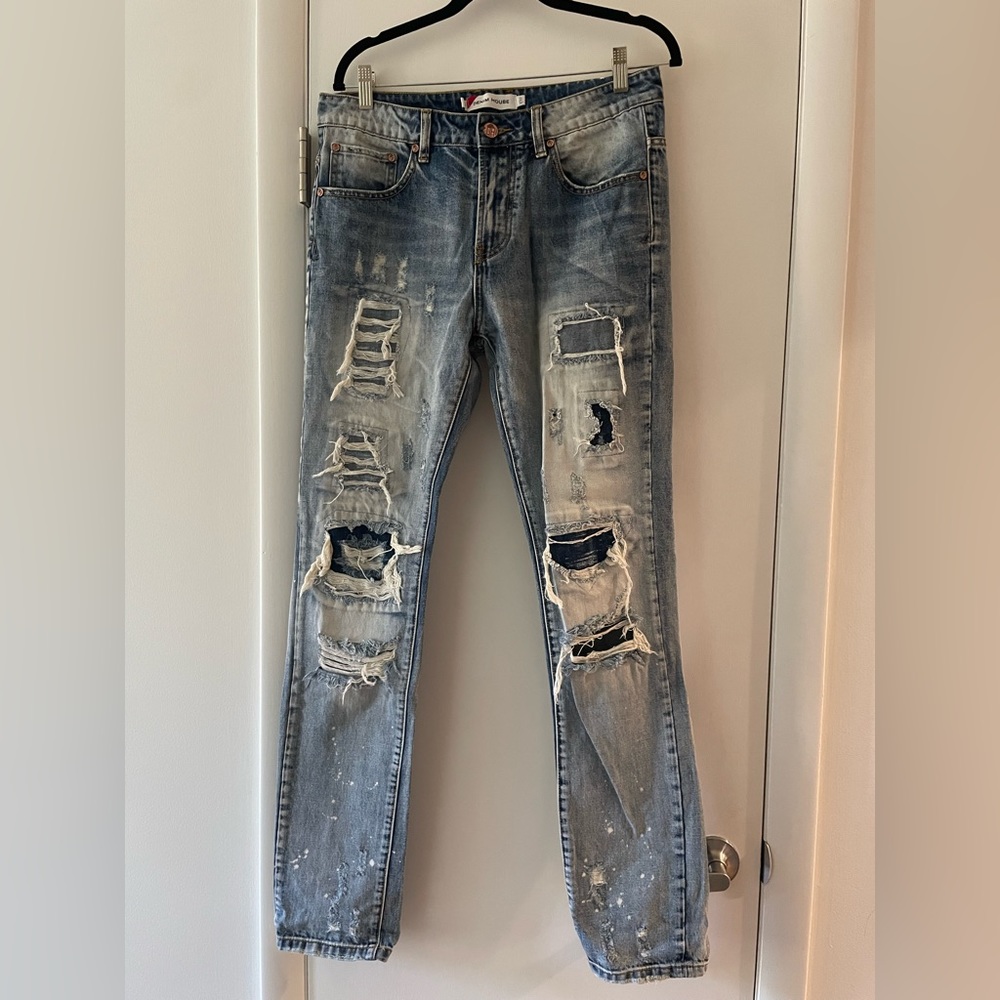 Denim House size 32 men jeans distressed with white paint marks NWOT great cond